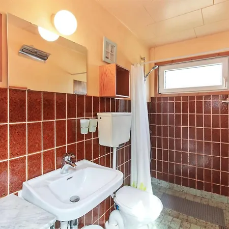 Redward - 1km From The Sea By Interhome *